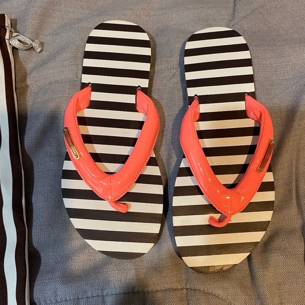 Henri Bendel Flip flops